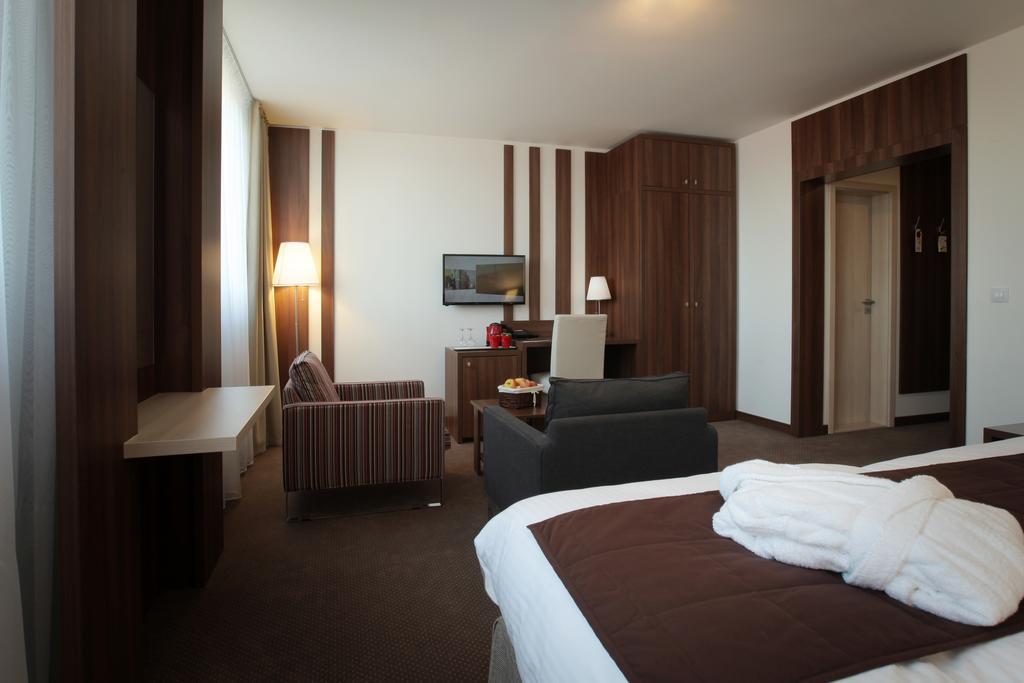 Hotel Metropol Spisska Nova Ves Room photo